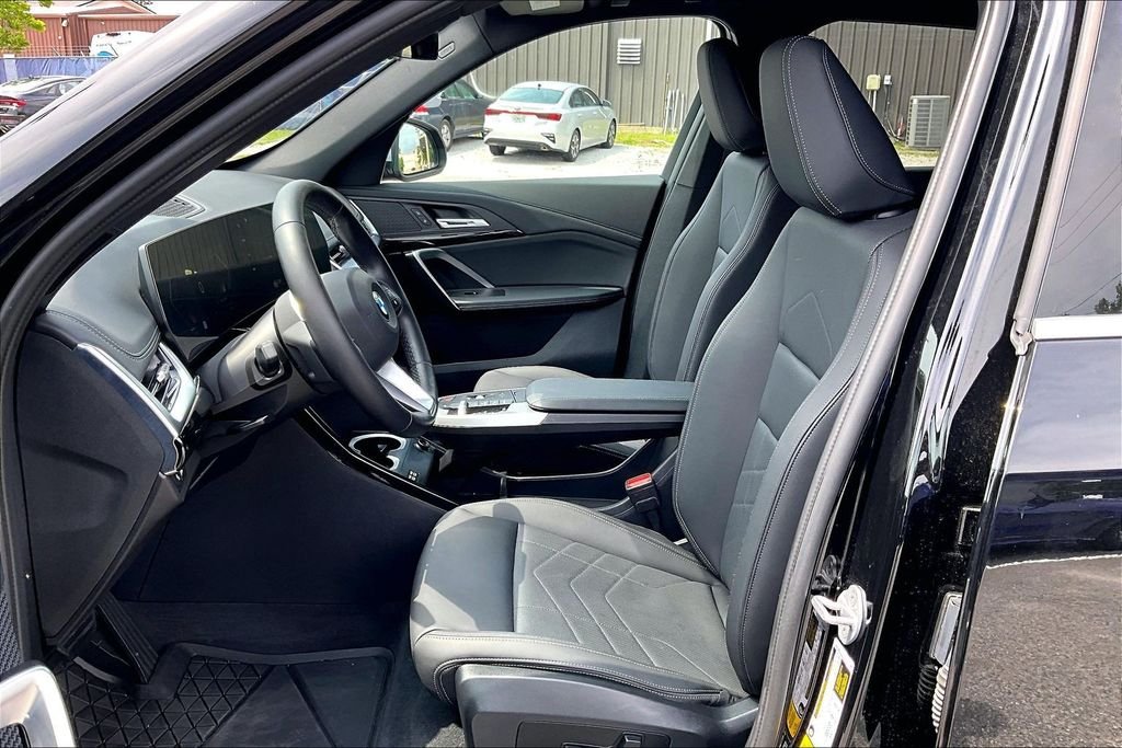 Used 2023 Black BMW xDrive28i image 17