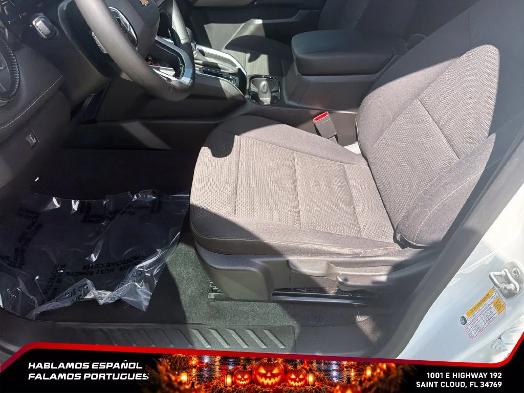 Used 2024 Summit White Chevrolet LT image 16