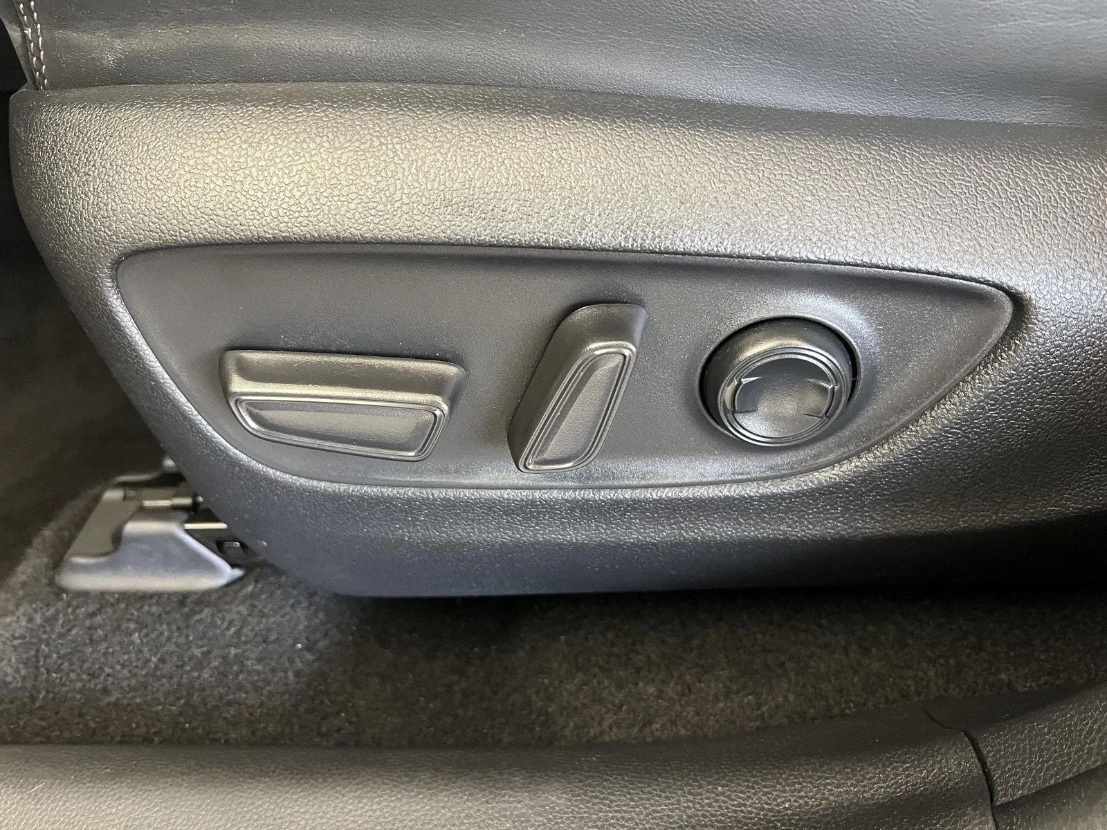 Used 2022 Magnetic Gray Metallic Toyota XLE Premium image 8