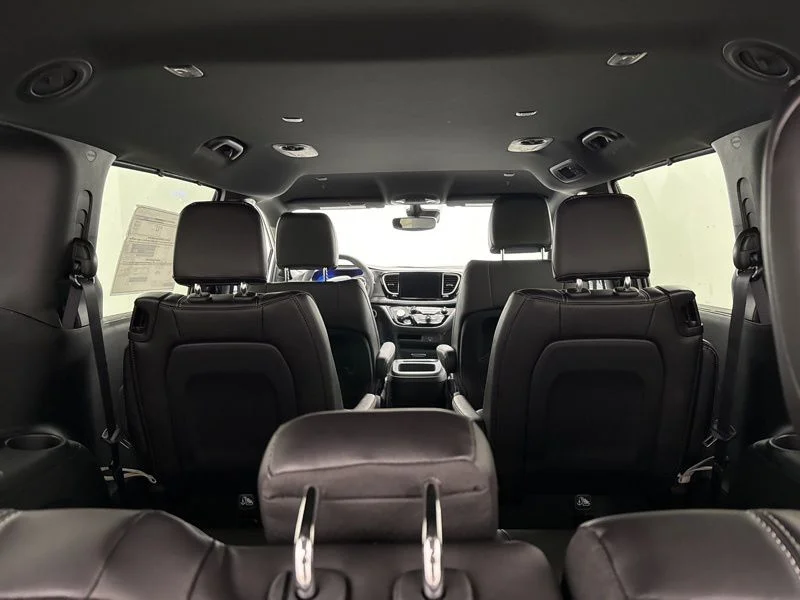 2026 Chrysler Pacifica Select - Photo 9