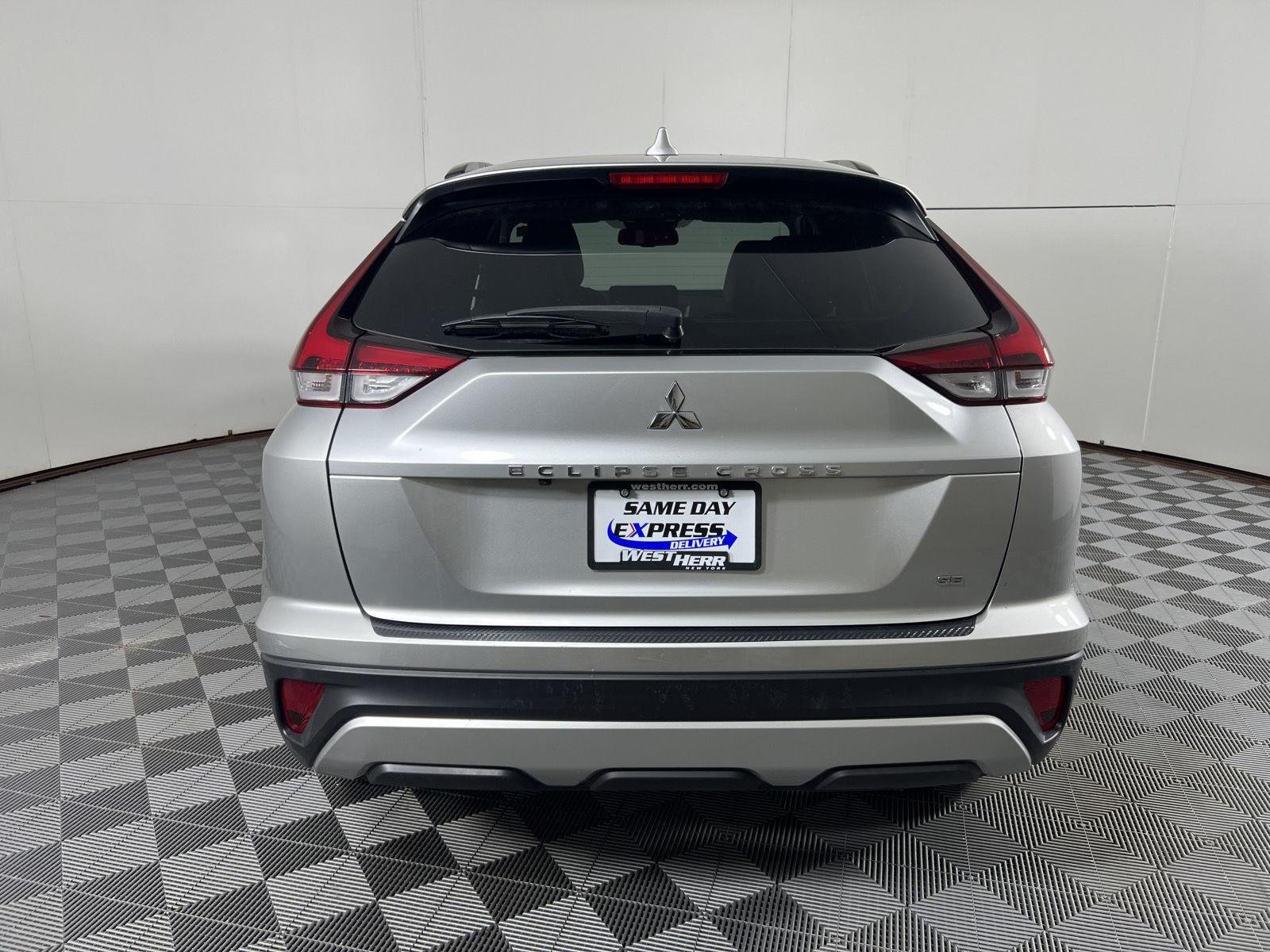 Used 2022 Alloy Silver Metallic Mitsubishi SE image 10