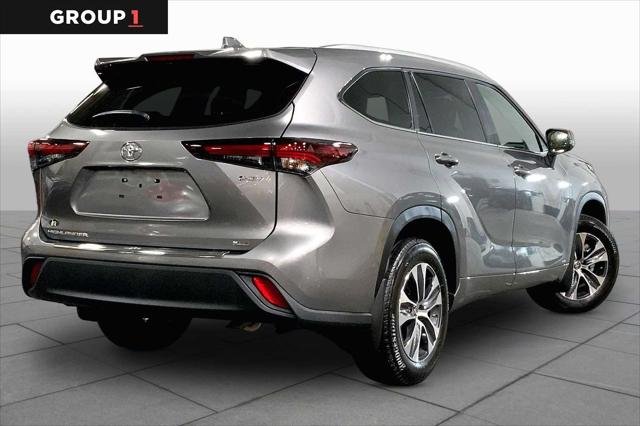 Certified Used 2025 PRECIOUS METAL Toyota  image 13