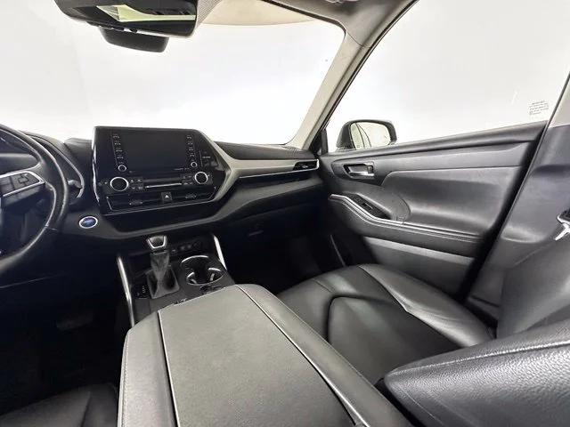 Used 2021 Silver Toyota XLE image 24