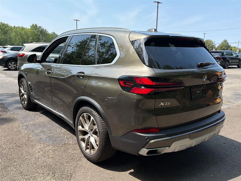 Used 2024 Manhattan Green Metallic BMW xDrive40i image 10