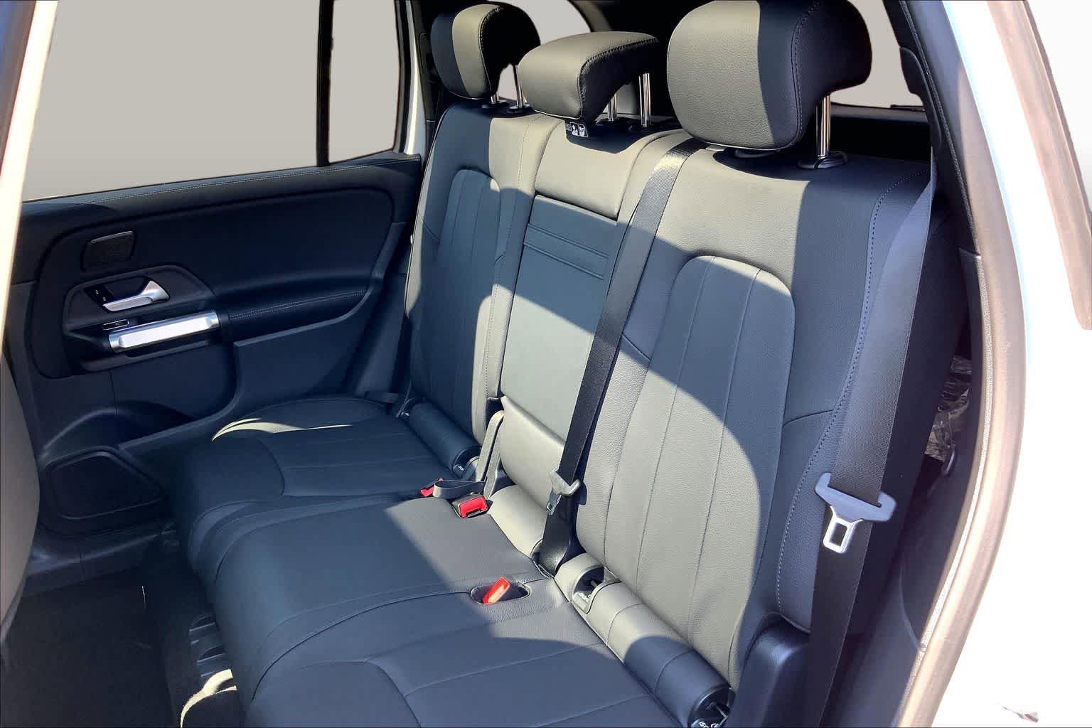 New 2026 Polar White Mercedes-Benz GLB 250 image 13