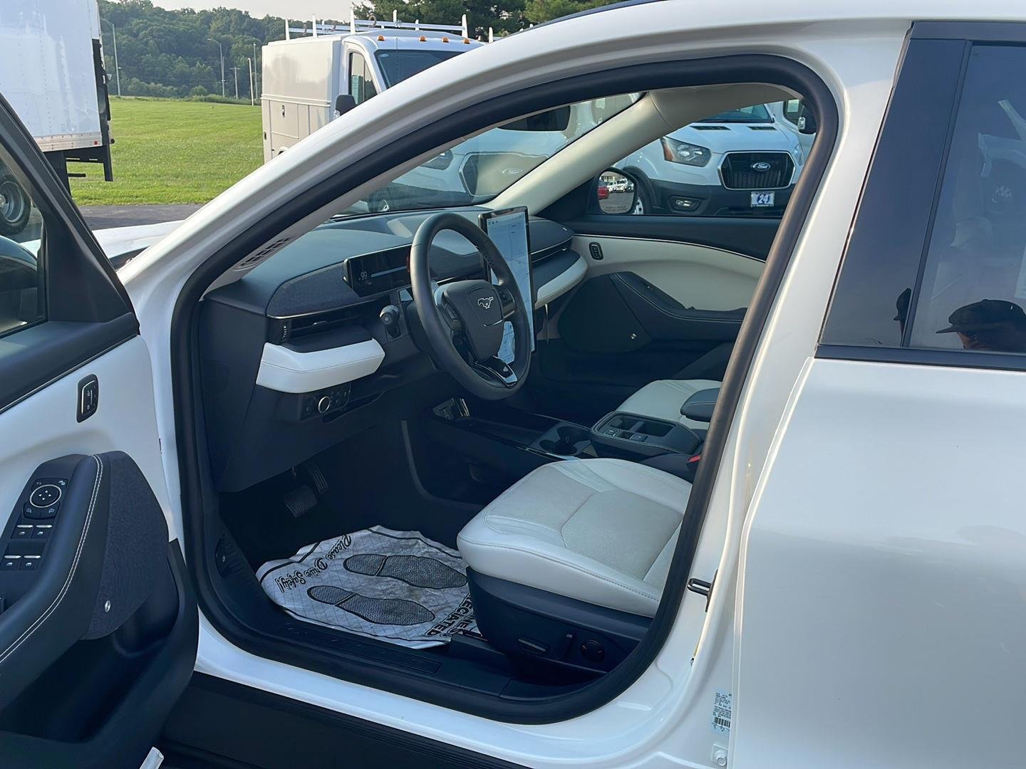 Used 2025 Star White Ford Premium image 10