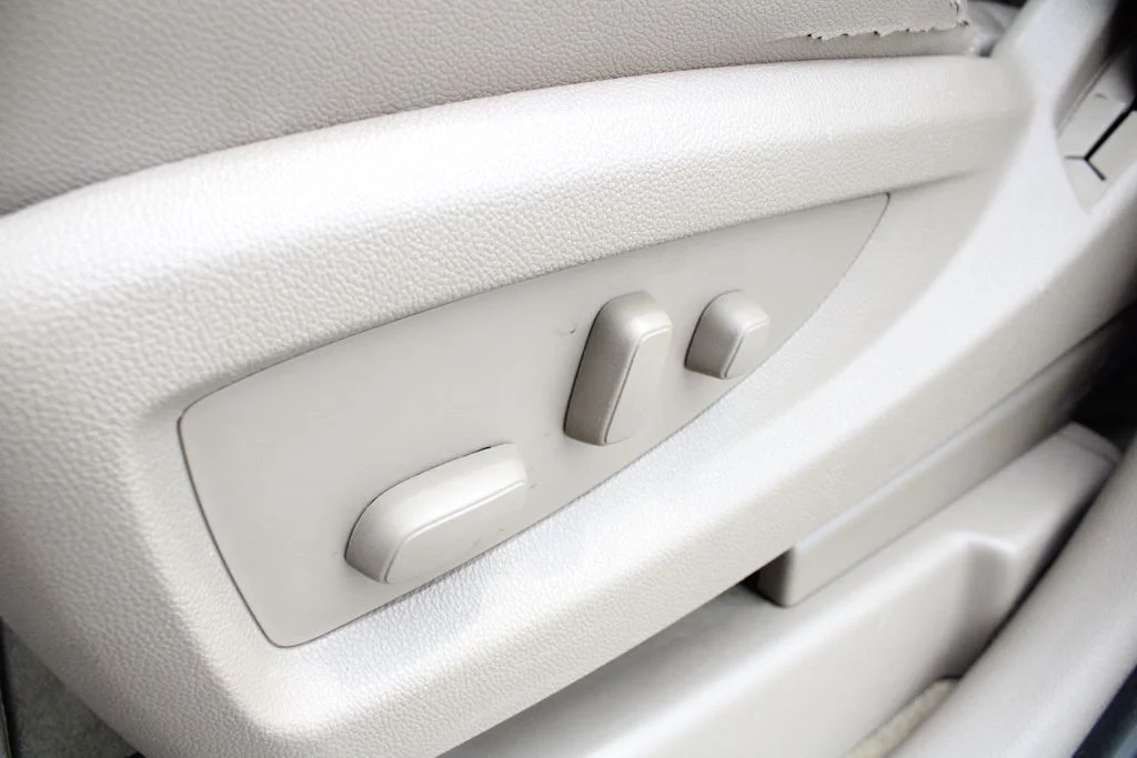 Used 2016 White GMC SLT image 3