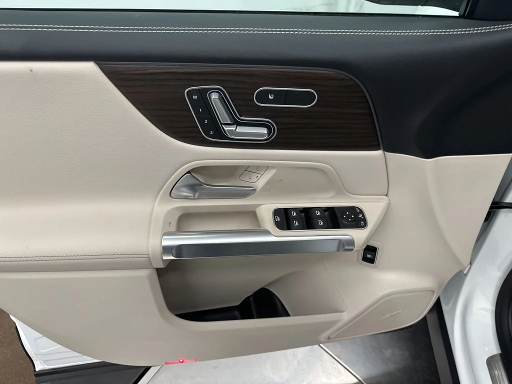 Used 2026 White Mercedes-Benz GLB 250 image 11