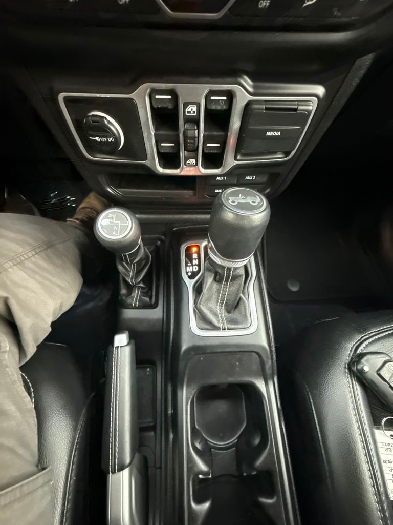 Used 2018 Red Jeep Unlimited Sahara image 20