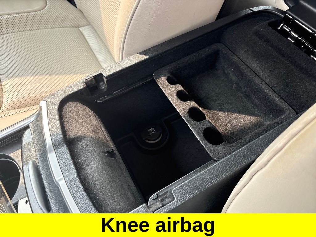 Used 2018 Silver Chrysler Limited image 35