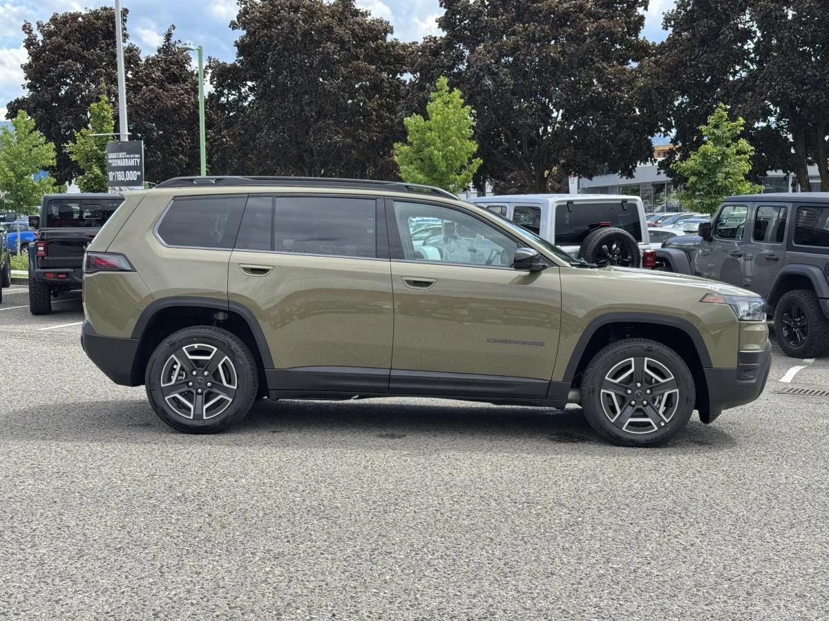 New 2026 41 (pj5) Jeep Laredo image 5