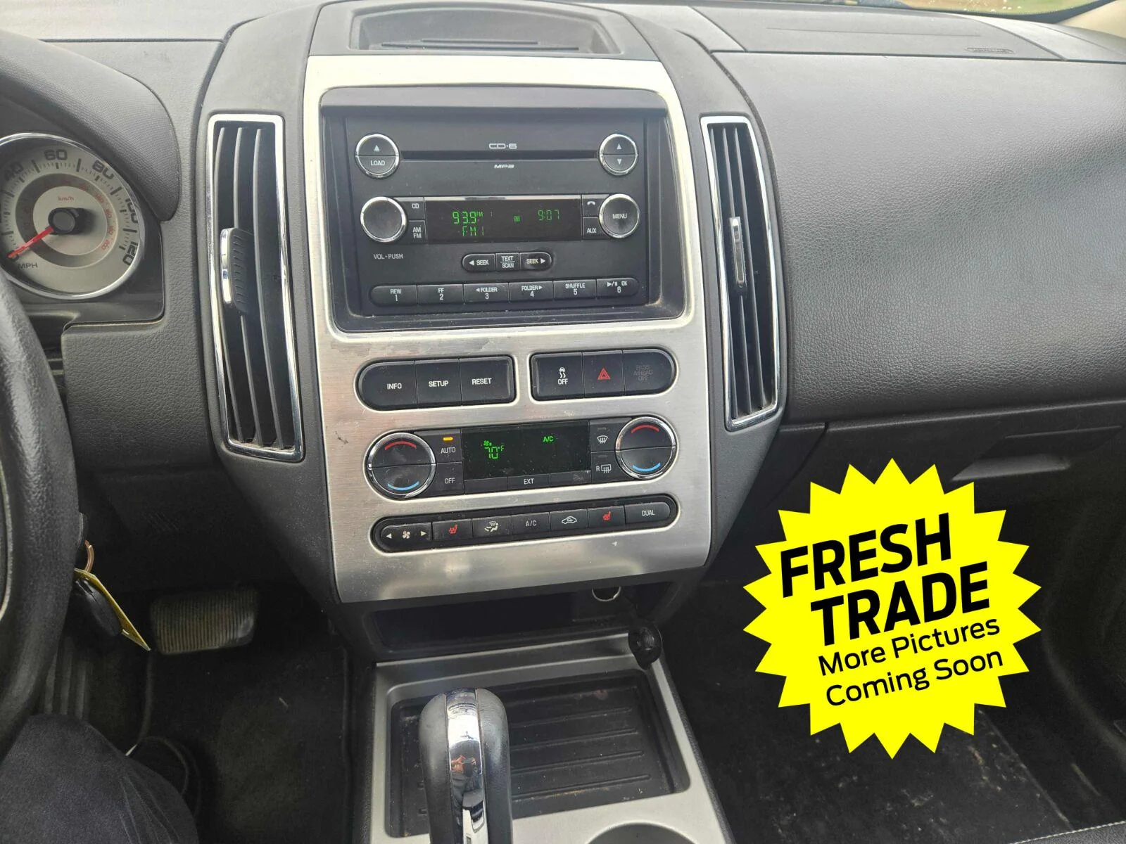 Used 2010  Ford Limited image 10