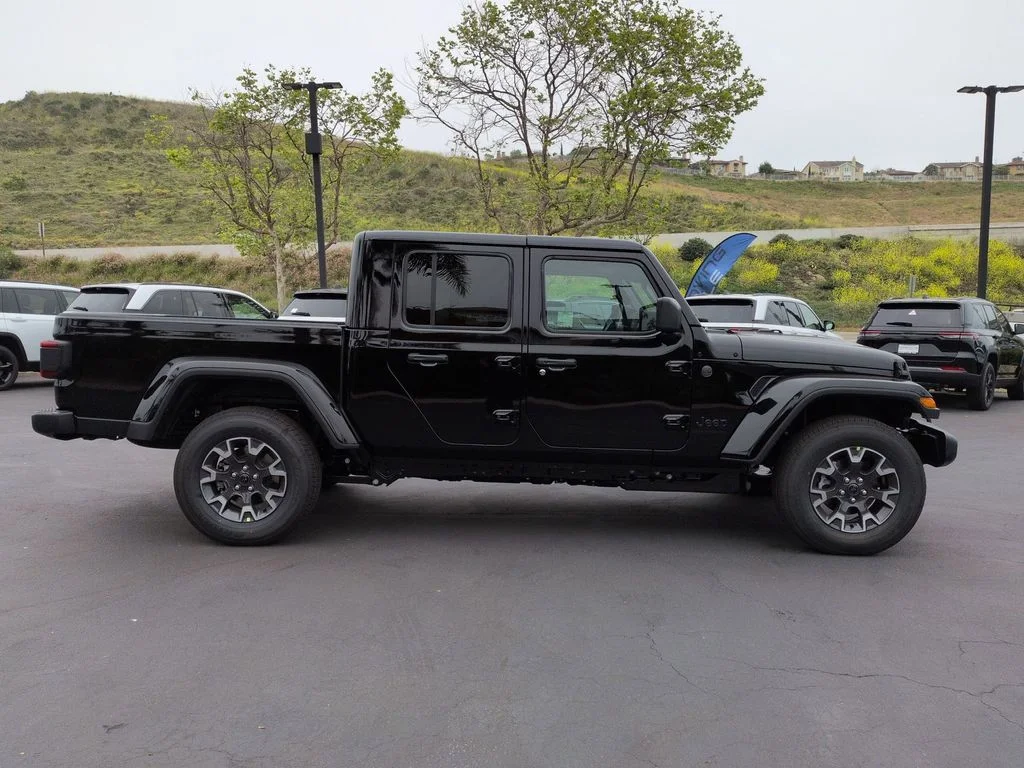 New 2026 Black Clear-Coat Exterior Paint Jeep Sahara image 4