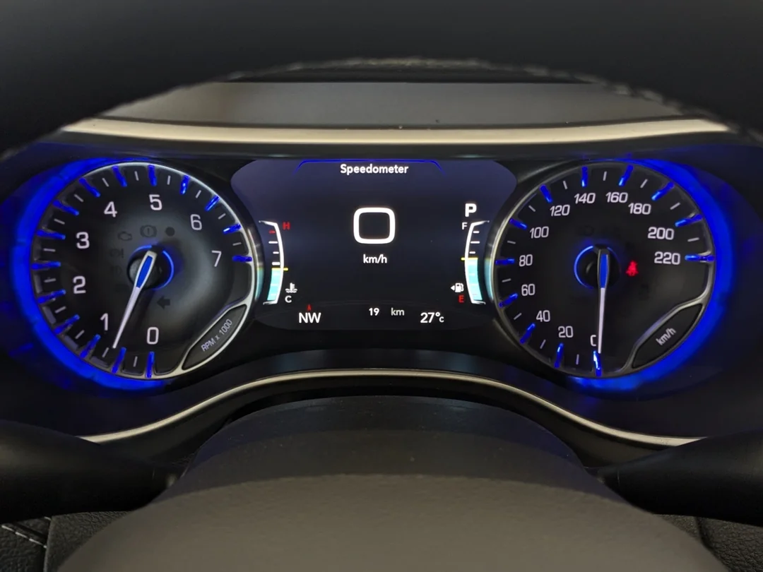 New 2027 White Chrysler Select - - FWD - Stow n Go Seating - Remote Start - Adaptive Cruise w/Stop&Go & More! image 19