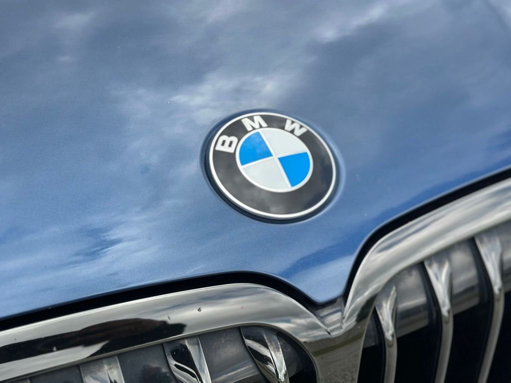 Used 2022 Phytonic Blue Metallic BMW xDrive40i image 11
