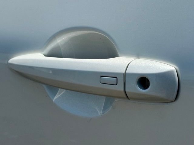 Used 2024 White Nissan SV image 9