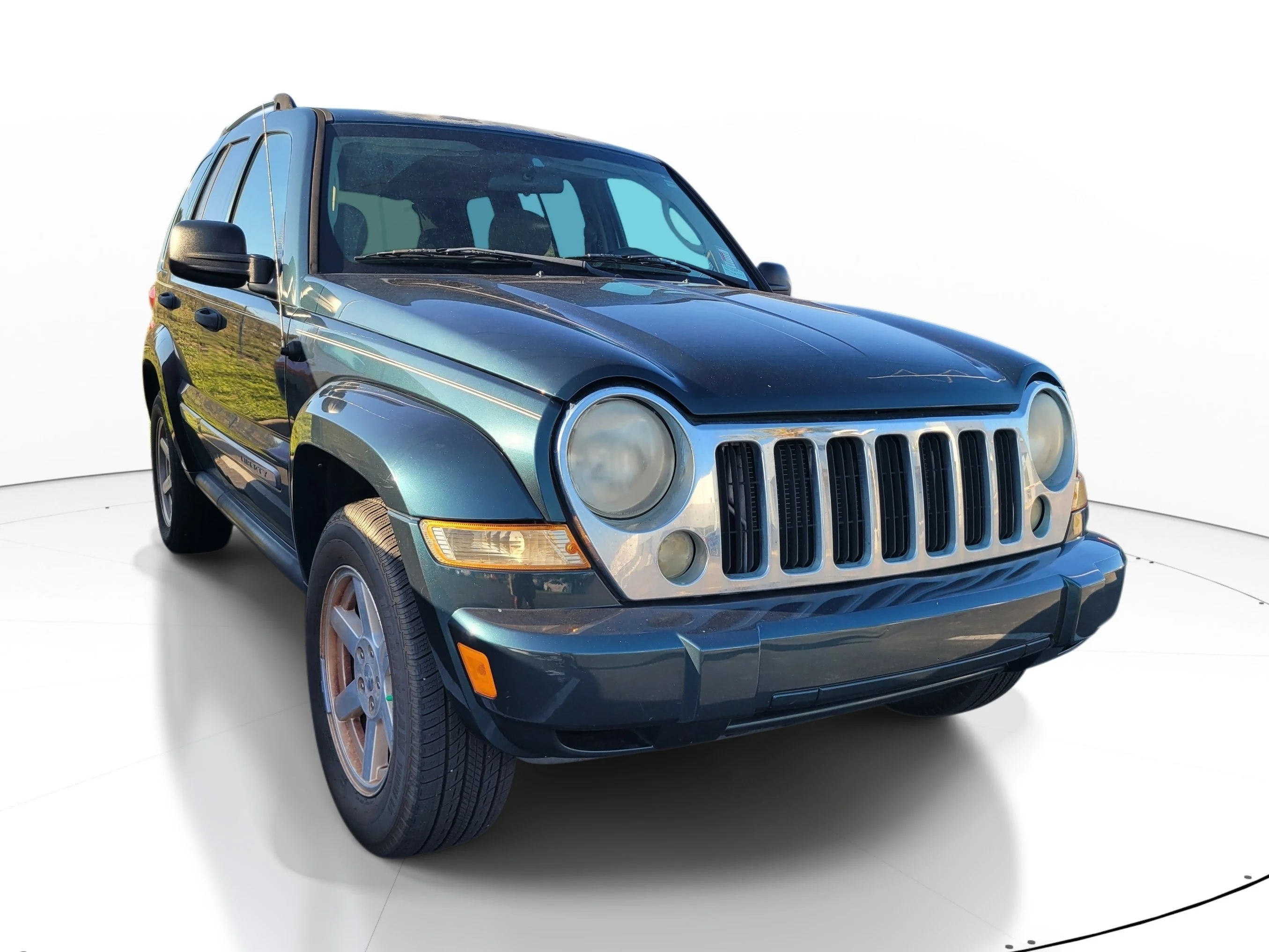 Used 2005  Jeep Limited image 1