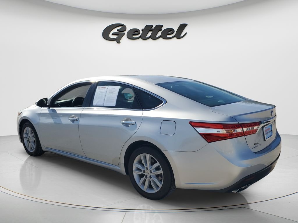 Used 2014 Silver Toyota XLE image 7