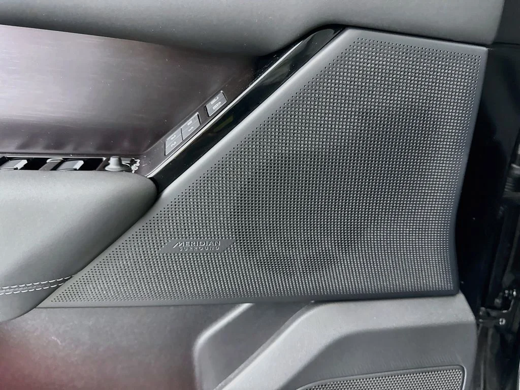 New 2026 Santorini Black Land Rover Belgravia Edition image 19