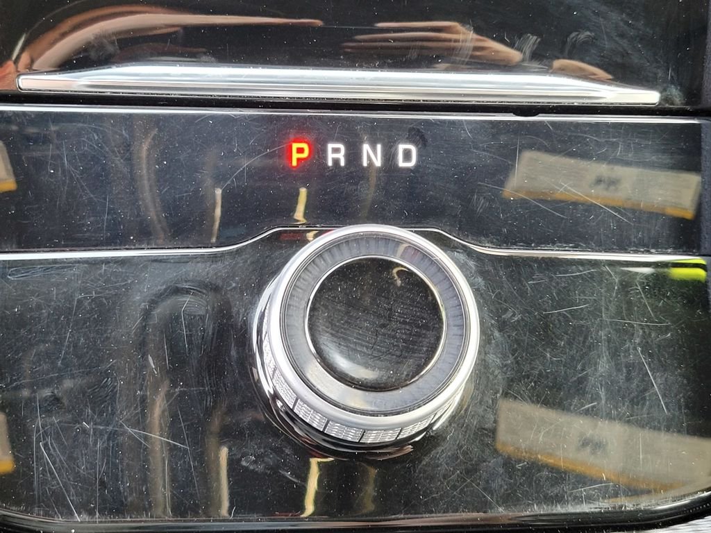 Used 2024 White Jeep Altitude image 22