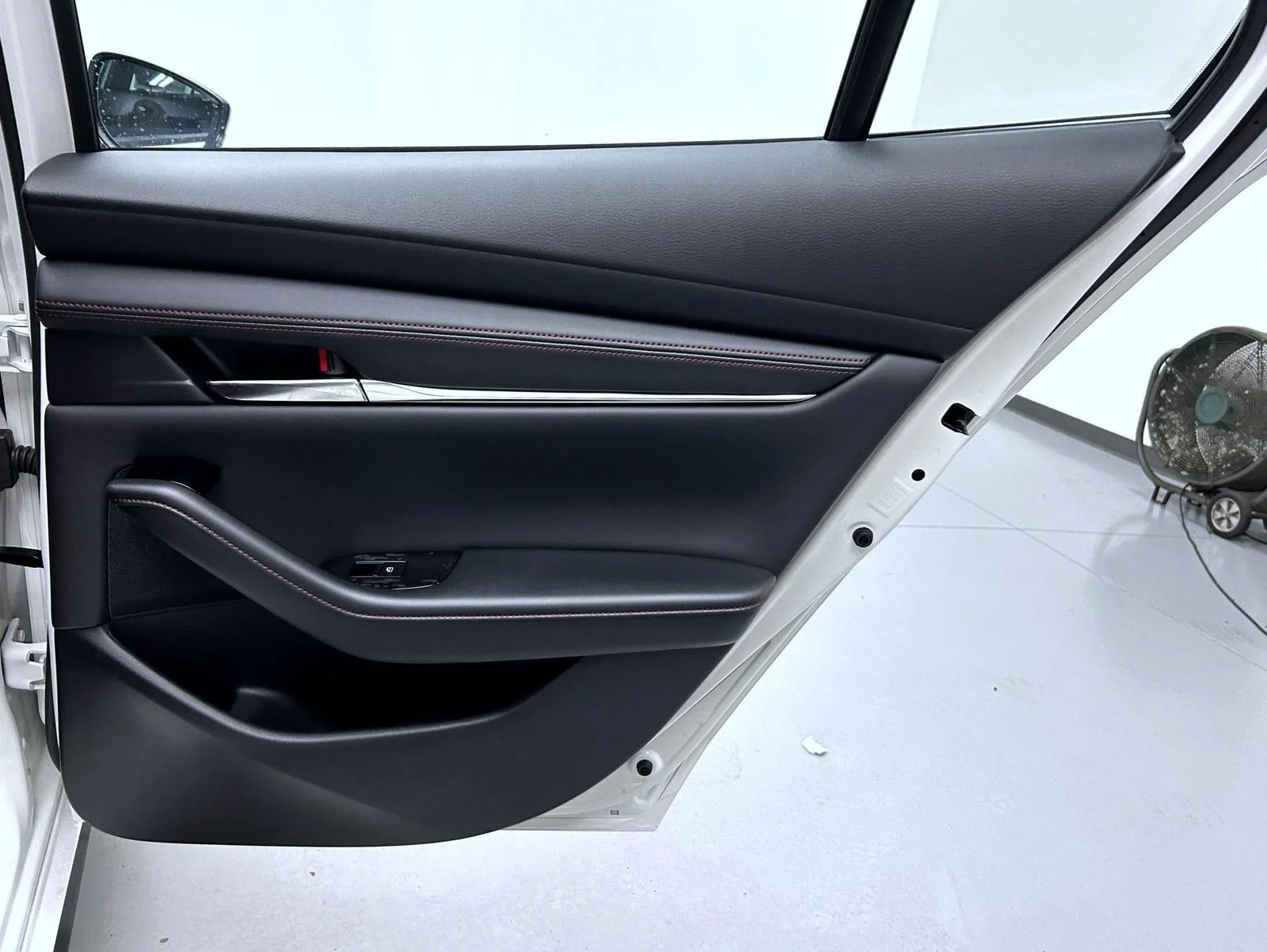 New 2026 Snowflake White Pearl Mazda 2.5 S Carbon Edition AWD image 18