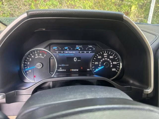 Used 2017  Ford Lariat image 19