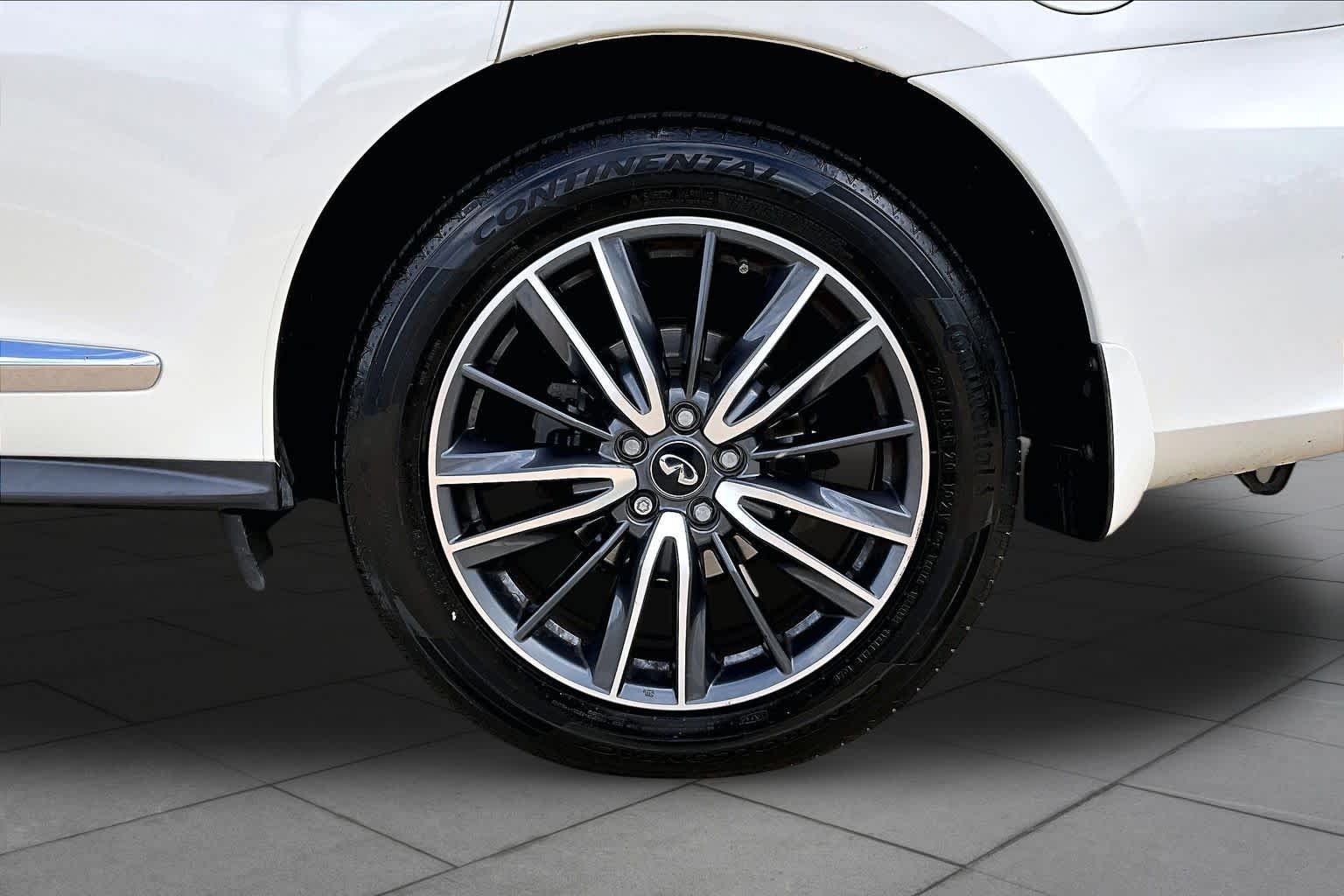 Used 2020 Majestic White INFINITI SIGNATURE EDITION image 11