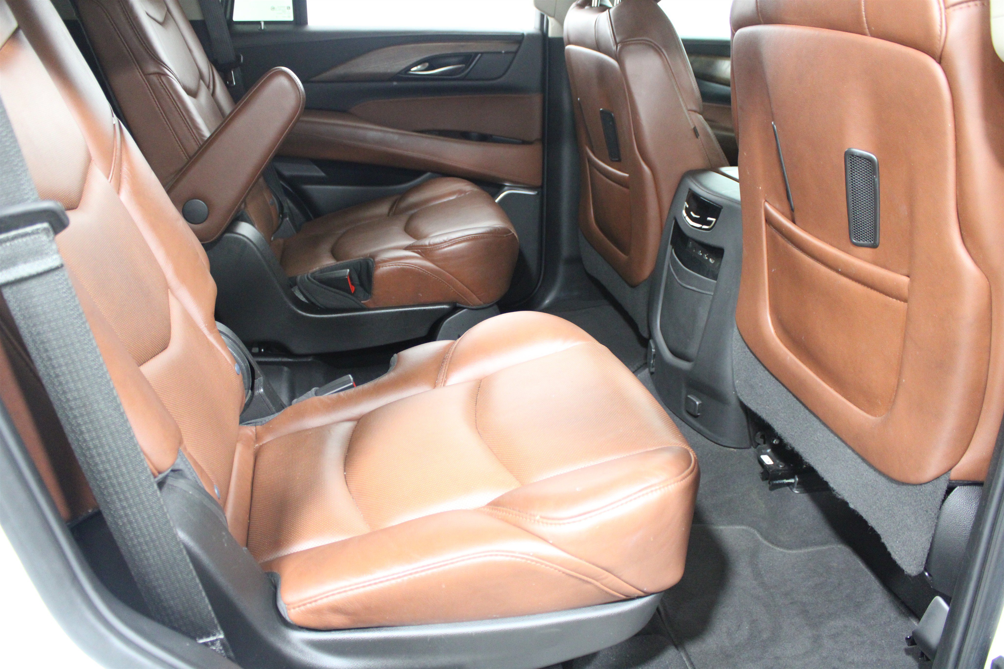 Used 2020 Crystal White Tricoat Cadillac Premium Luxury 4x4 image 30