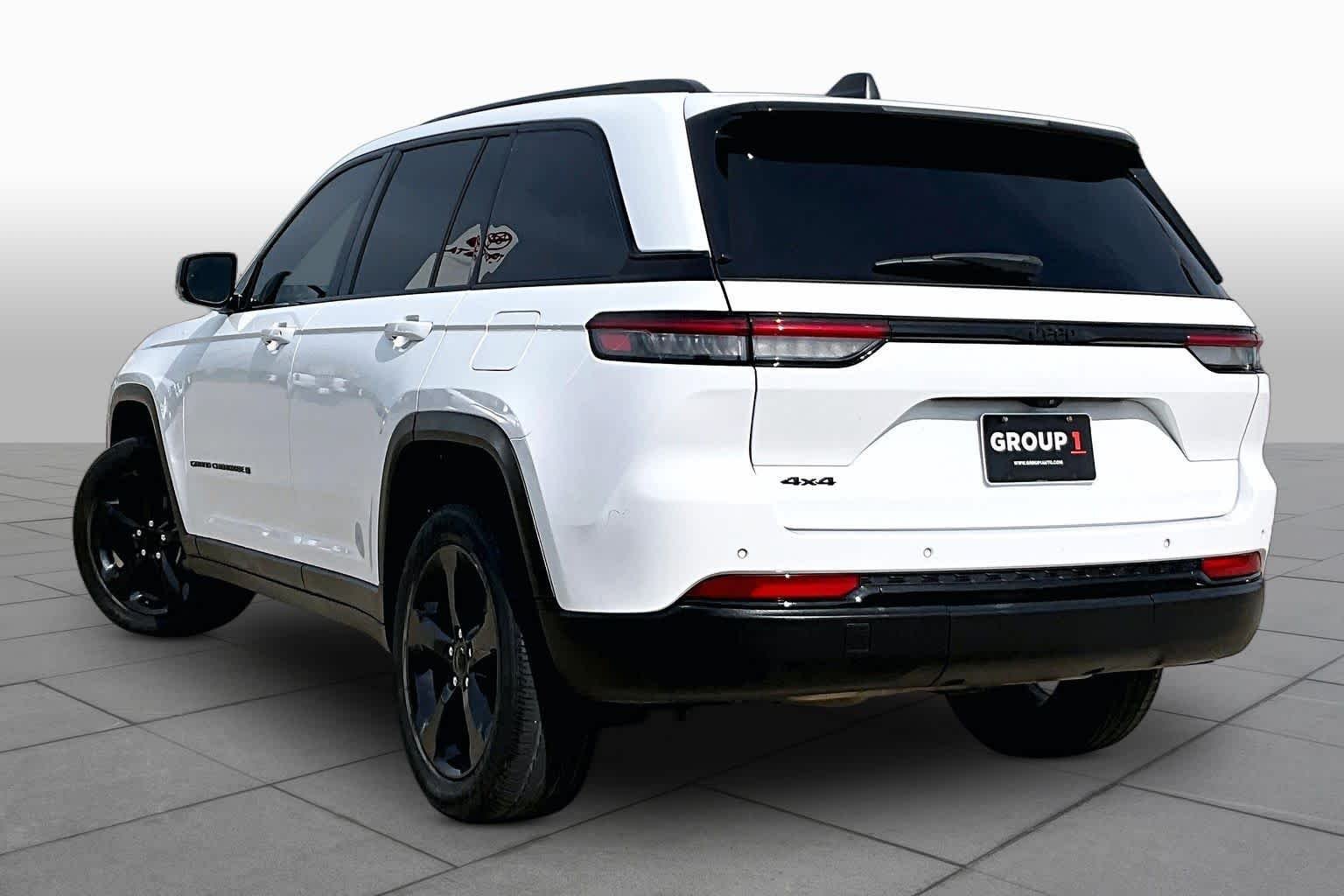 Used 2022 Bright White Clearcoat Jeep Altitude image 12