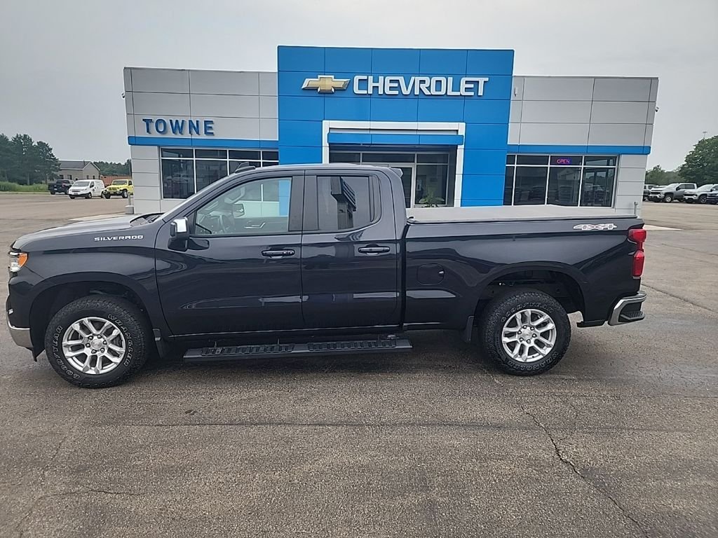 Used 2023 Gray Chevrolet LT image 4
