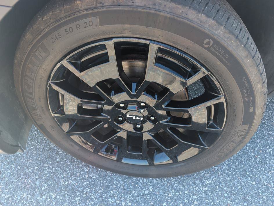 Used 2022 Wolf Gray Kia EX image 7
