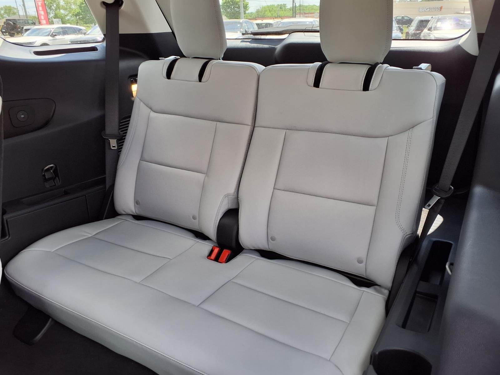 New 2026 Star White Metallic Tri-Coat Ford Platinum™ image 22