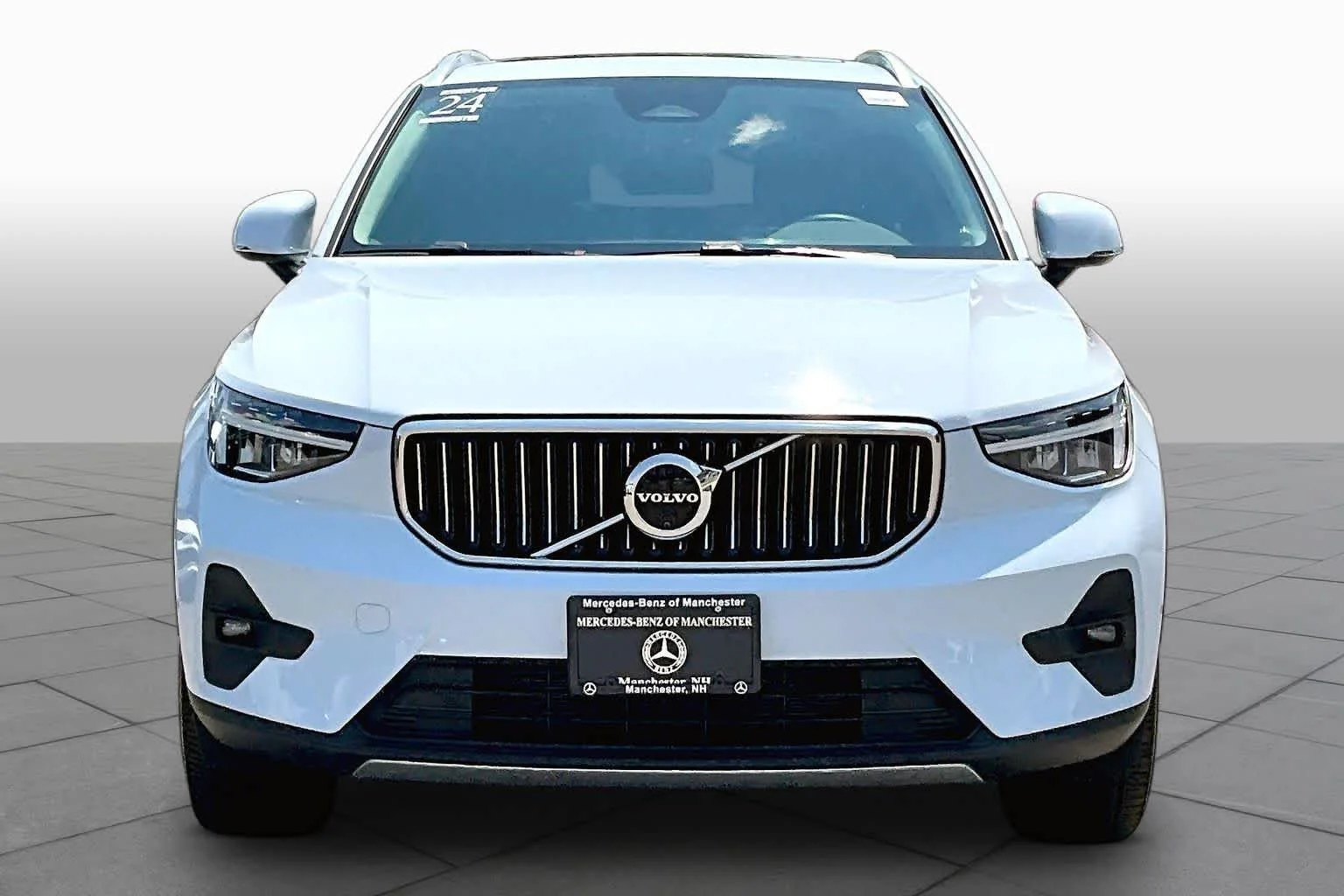 Pre-Owned 2024 Volvo XC40 Plus Bright Theme