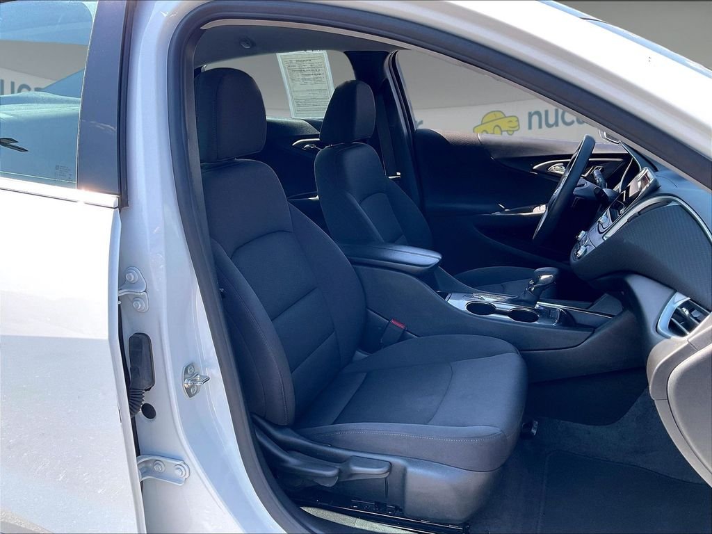 Used 2024 Summit White Chevrolet LT image 10