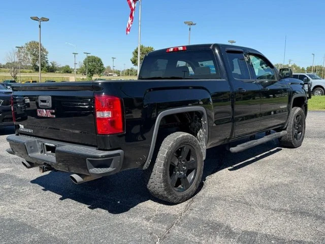 Used 2017 ONYX BLACK GMC NA image 6