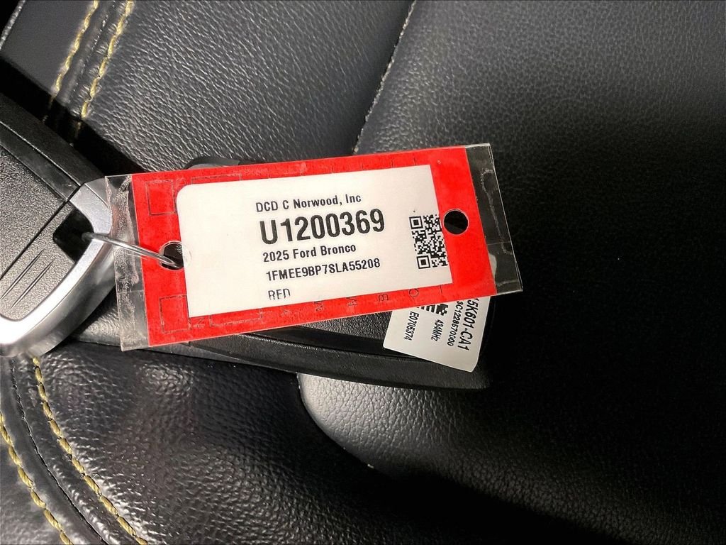 Used 2025 Red Ford Badlands image 31