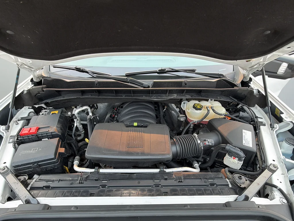 Used 2021 White GMC AT4 image 37