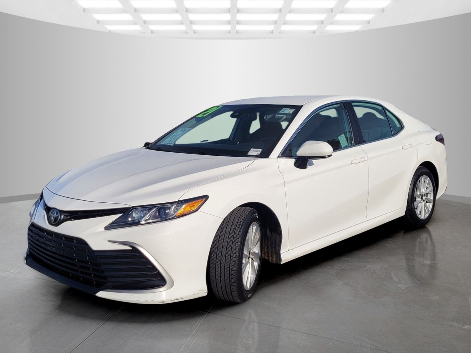 2021 Toyota Camry LE photo 3