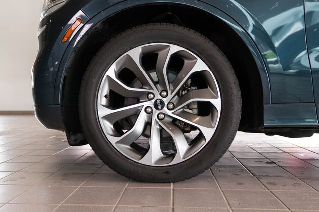 Used 2022 Blue Lincoln Grand Touring image 9