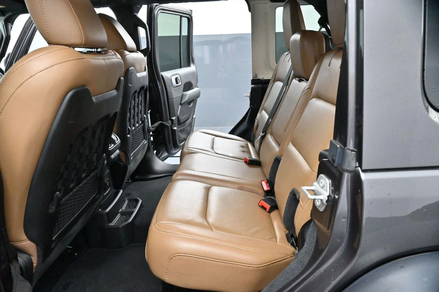 Used 2022 Granite Crystal Metallic Clearcoat Jeep Unlimited Rubicon image 28