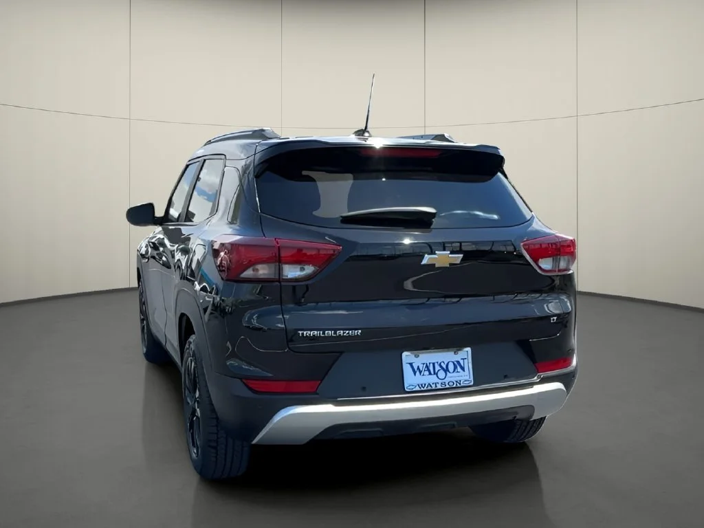 Used 2021 MOSAIC BLACK METALLIC Chevrolet LT image 7