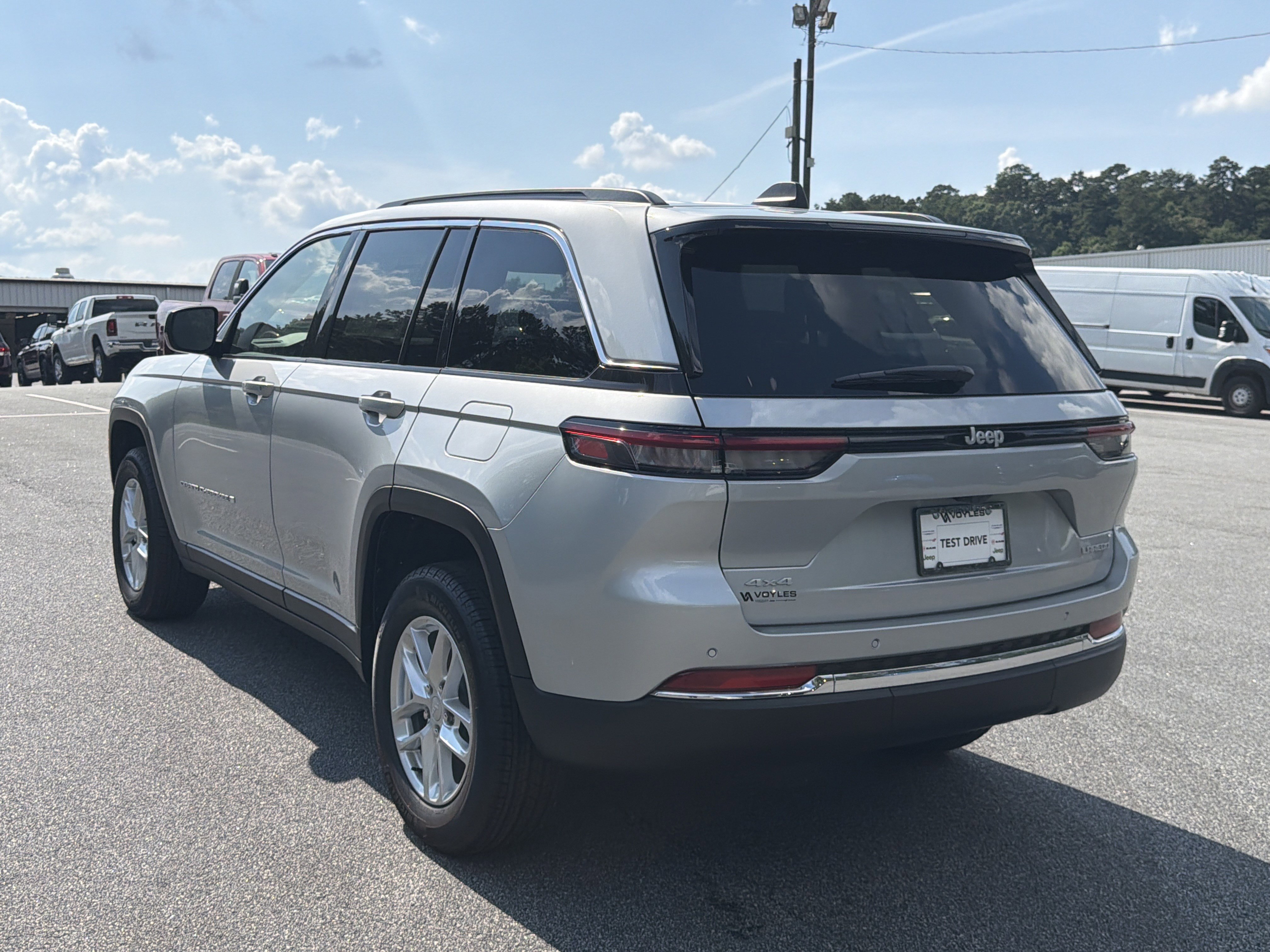 New 2026 Silver Zynith Jeep Laredo image 6