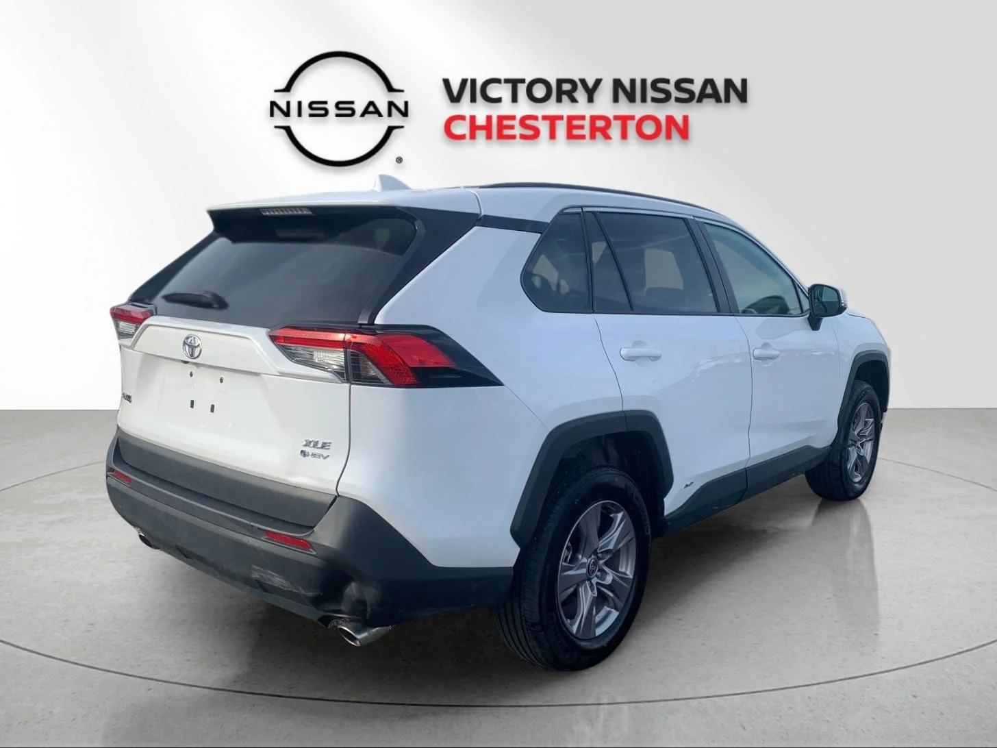 Used 2025 White Toyota XLE image 3