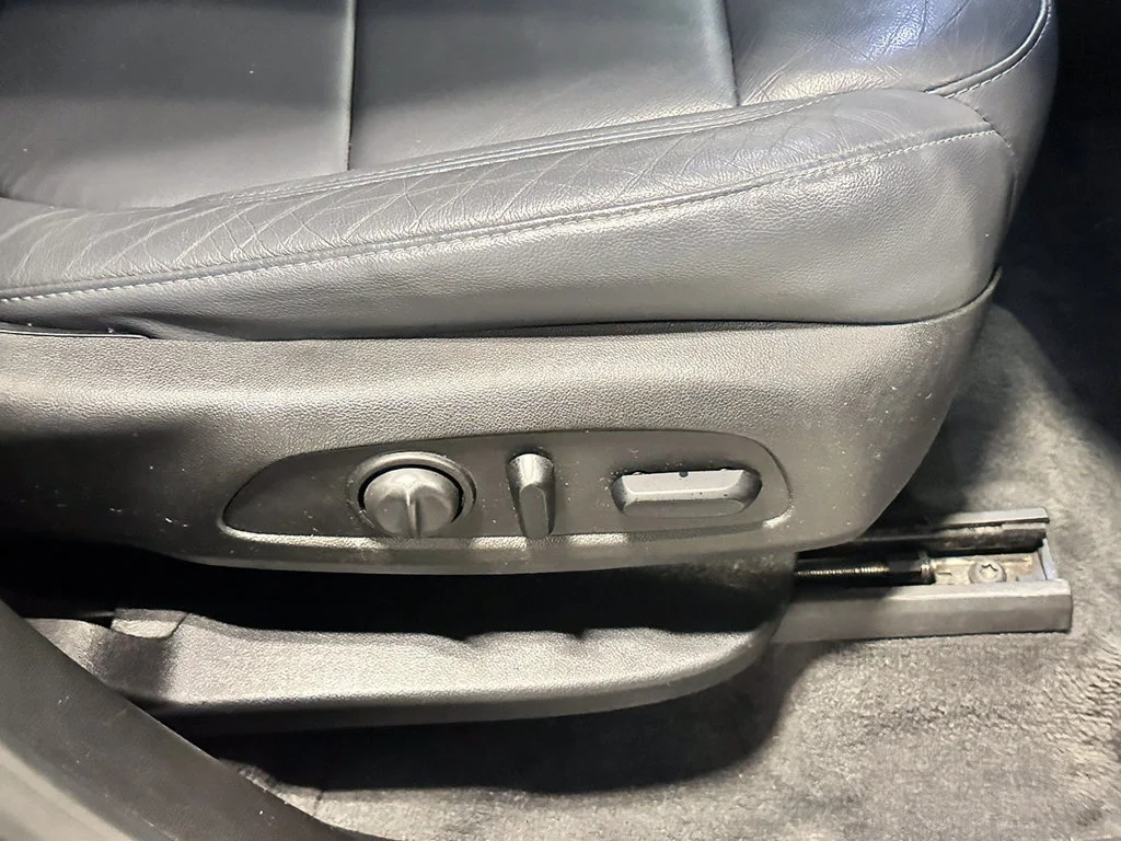 Used 2020 GRAPHITE METALLIC Chevrolet LT Leather image 28