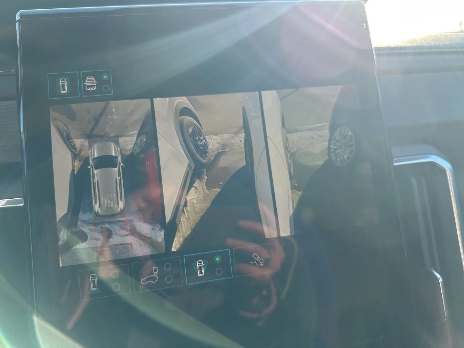 Used 2025 White GMC Elevation image 45