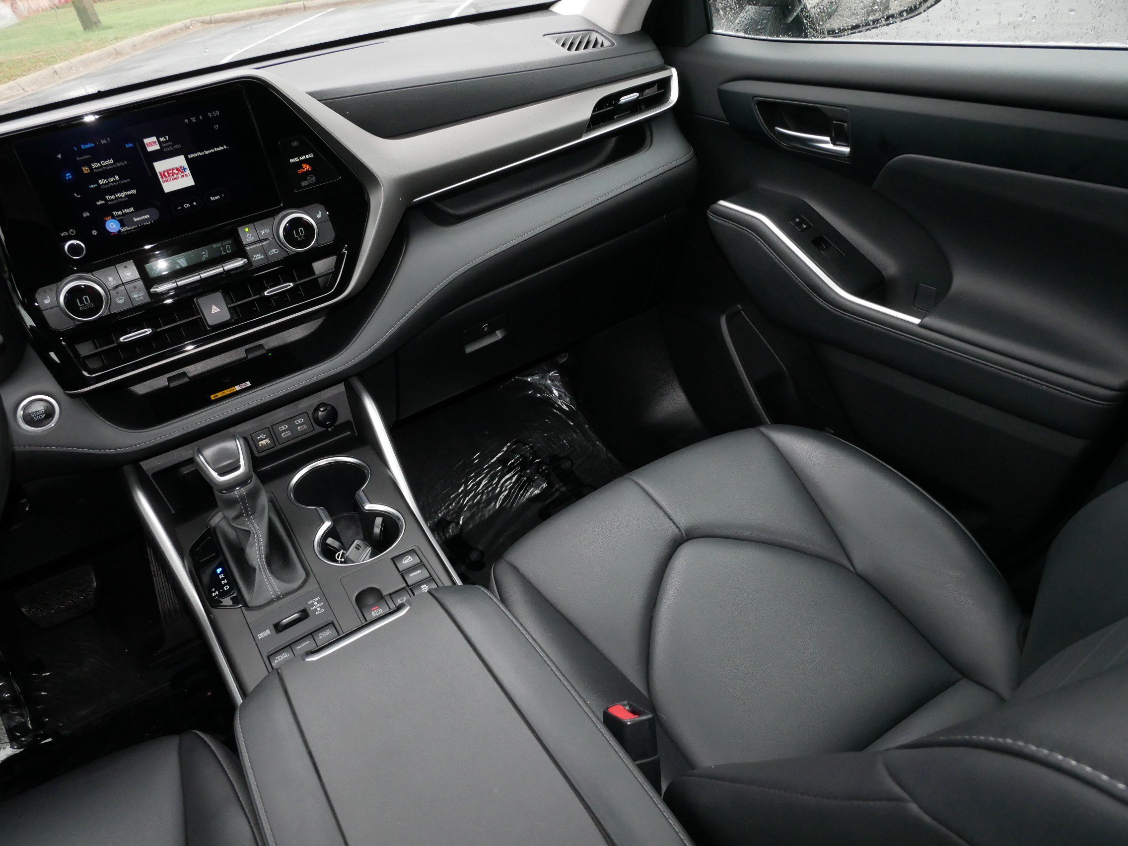 2024 Toyota Highlander XLE - Photo 11