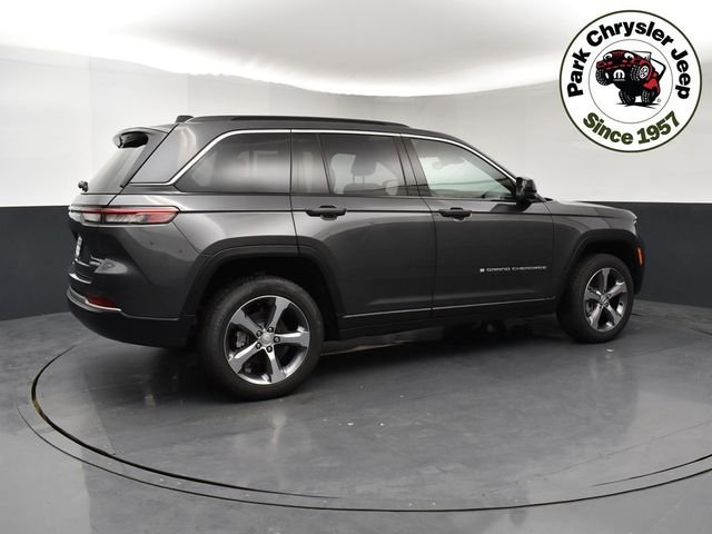 New 2026 Baltic Gray Metallic Clear-Coat Exterior Paint Jeep Limited image 6