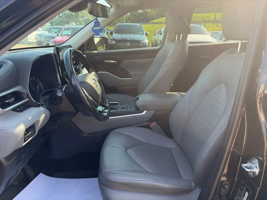 Used 2021 Brown Toyota XLE image 12