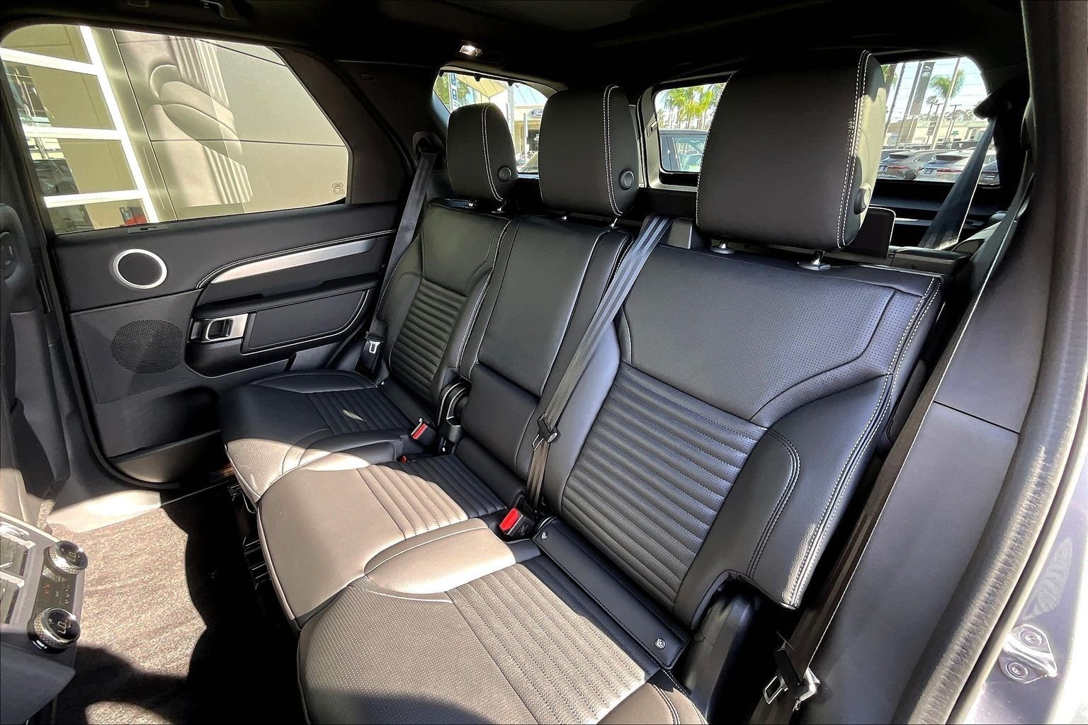 New 2026 Eiger Grey Land Rover Dynamic SE image 10