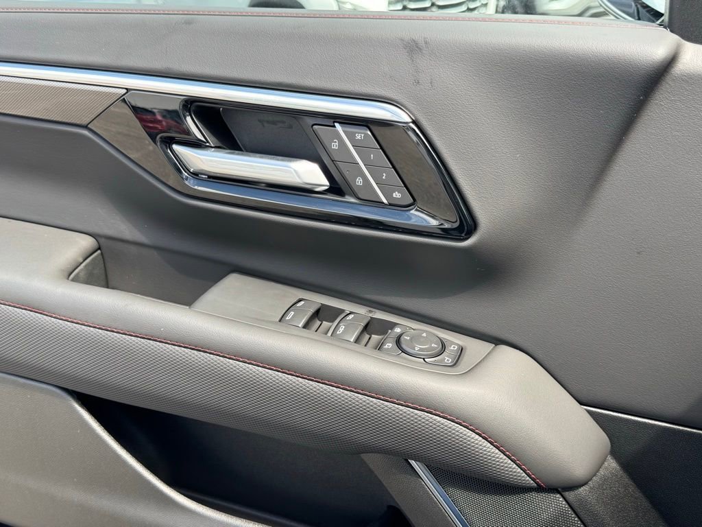 New 2026 Summit White Chevrolet RST image 37